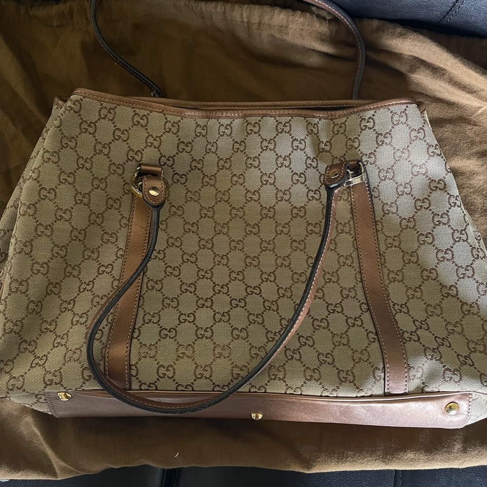 Gucci Bronze Canvas handbag Good Condition